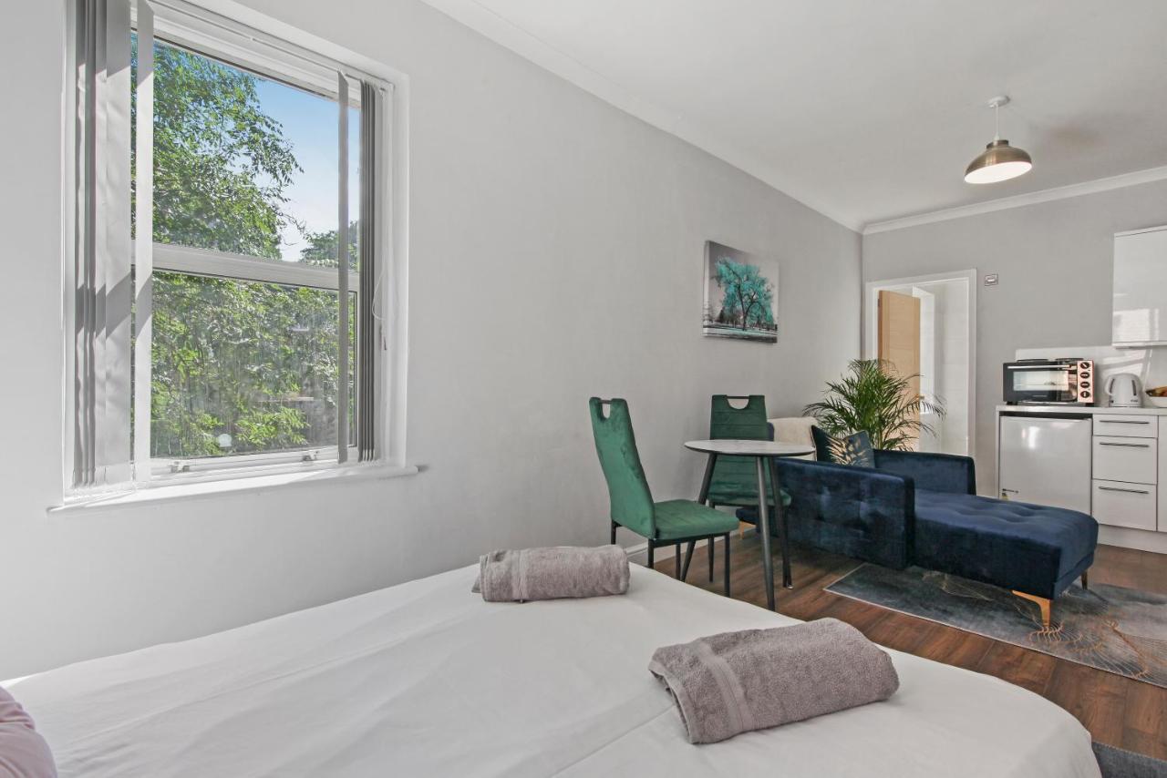 פלמסטד Stunning Studio Flat With Free On-Street Parking! מראה חיצוני תמונה