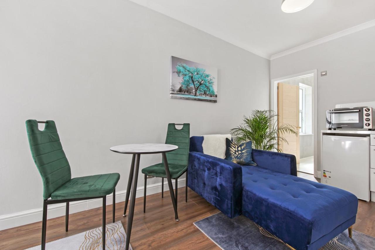 פלמסטד Stunning Studio Flat With Free On-Street Parking! מראה חיצוני תמונה