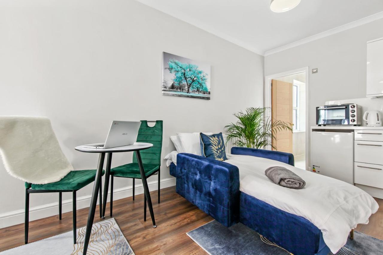 פלמסטד Stunning Studio Flat With Free On-Street Parking! מראה חיצוני תמונה