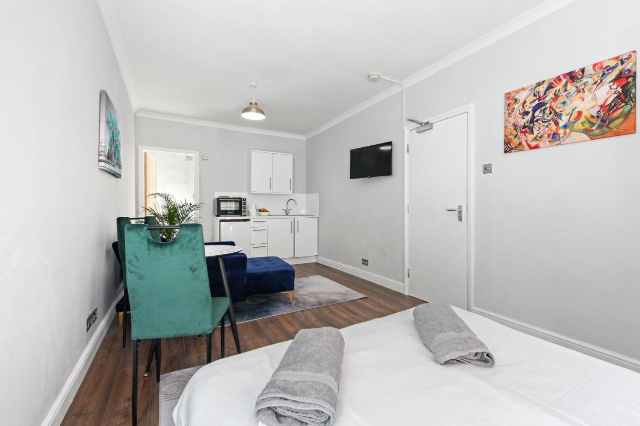 פלמסטד Stunning Studio Flat With Free On-Street Parking! מראה חיצוני תמונה